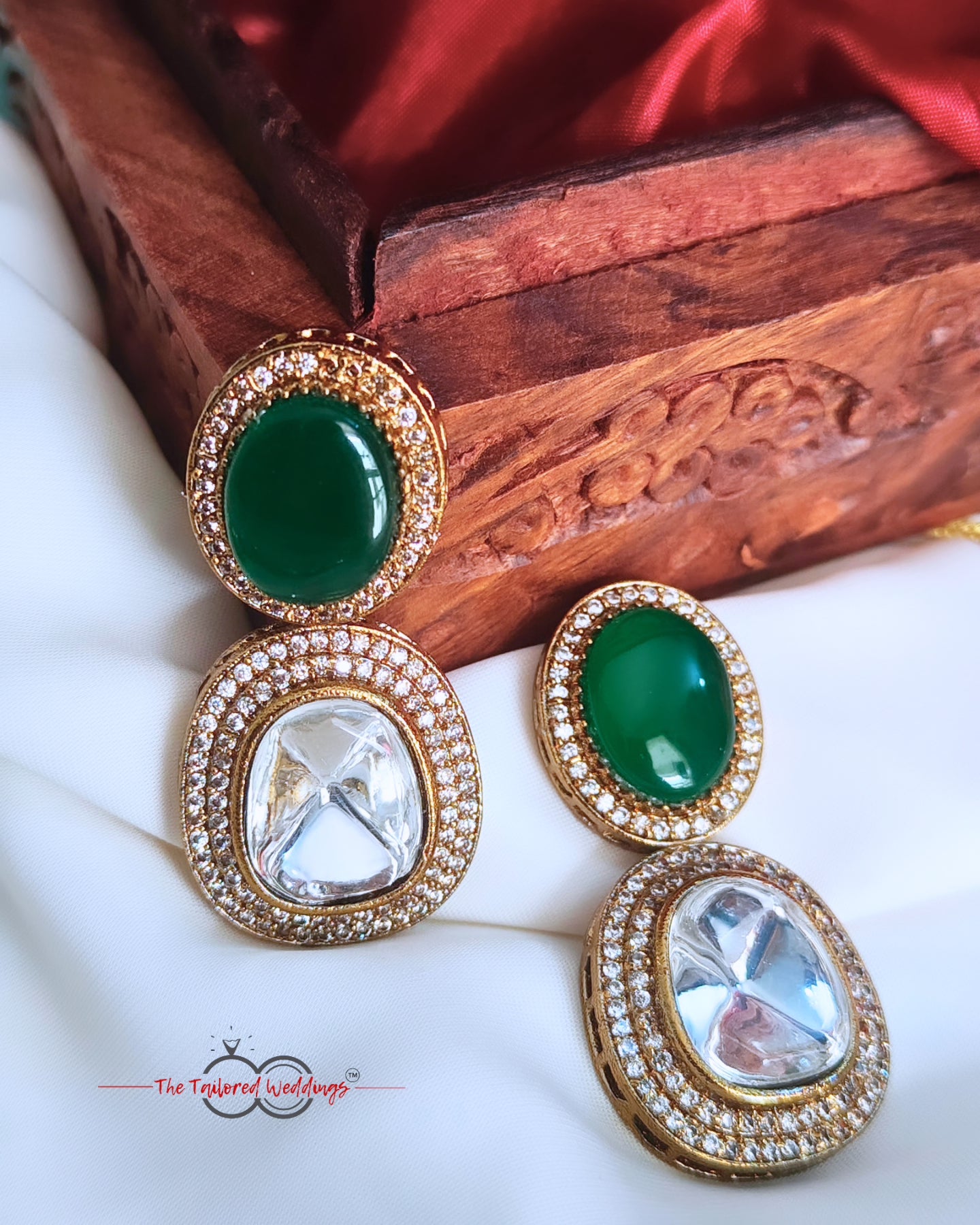 Add a royal touch to your outfit with our Polki-style neck piece, featuring two majestic elephant Motifs.
