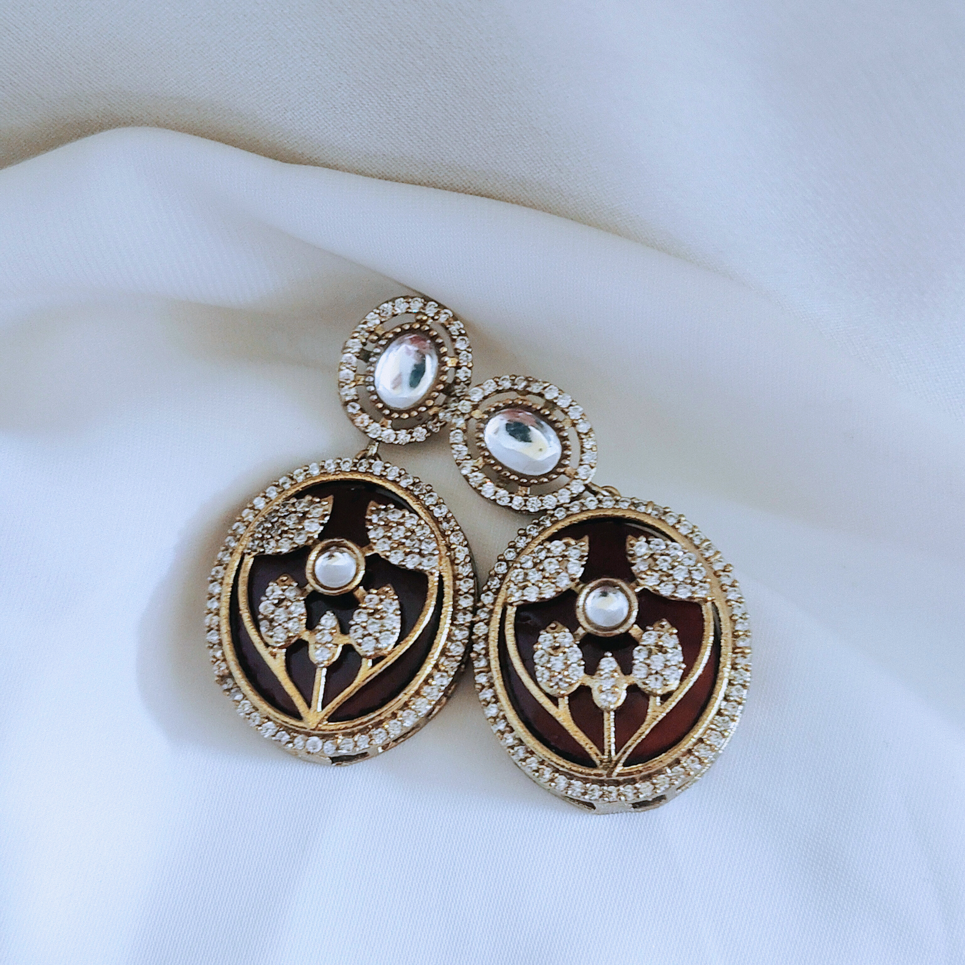 Stone-studded choker necklace set featuring leaf patterns – perfect for weddings and festive occasions.